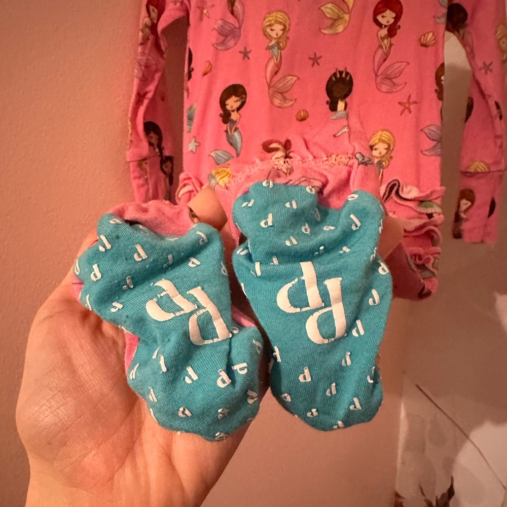 Posh Peanut | Pink Mermaids Ruffle Footie (3-6 months) 🧜♀️ - Picture 4 of 4